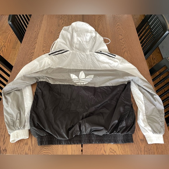 Adidas Women’s Windbreaker Jacket Size S/M EUC - Picture 2 of 4